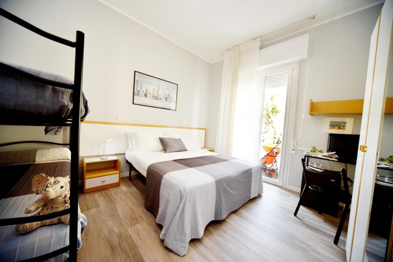 Hotel Mirabella Риччоне Екстер'єр фото