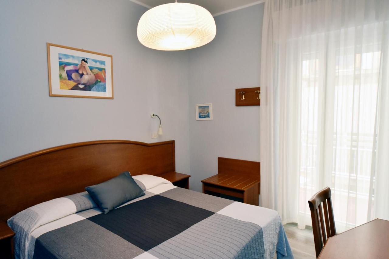 Hotel Mirabella Риччоне Екстер'єр фото
