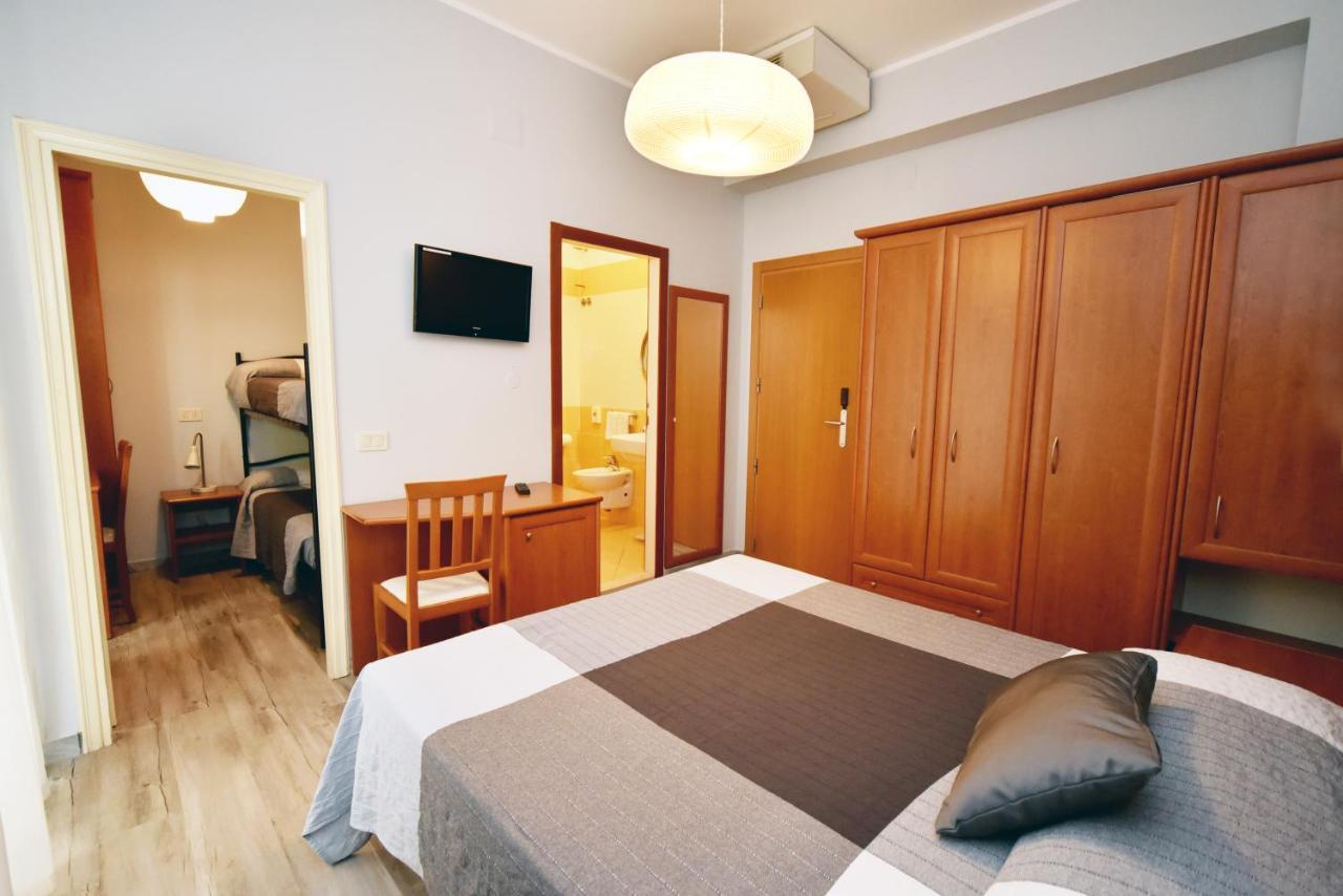 Hotel Mirabella Риччоне Екстер'єр фото