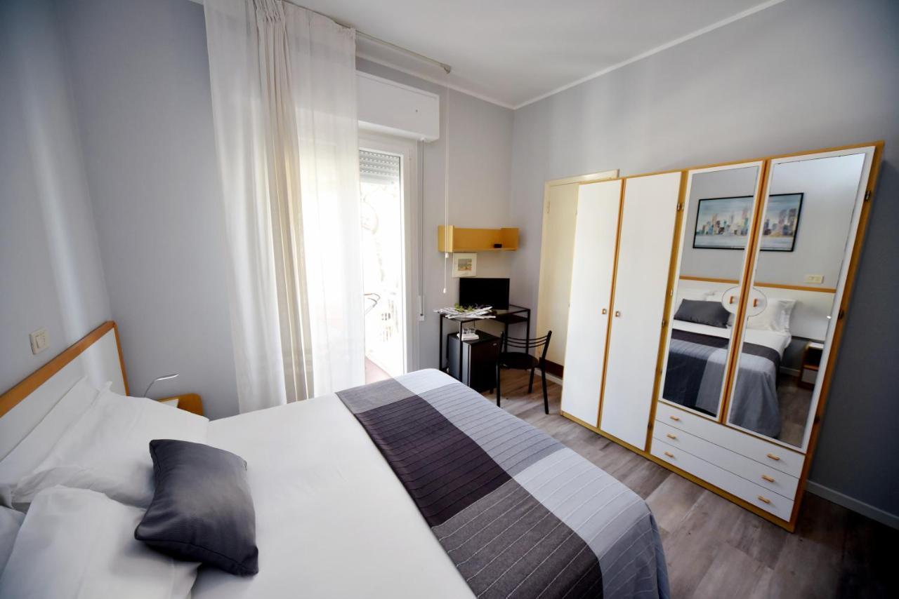 Hotel Mirabella Риччоне Екстер'єр фото