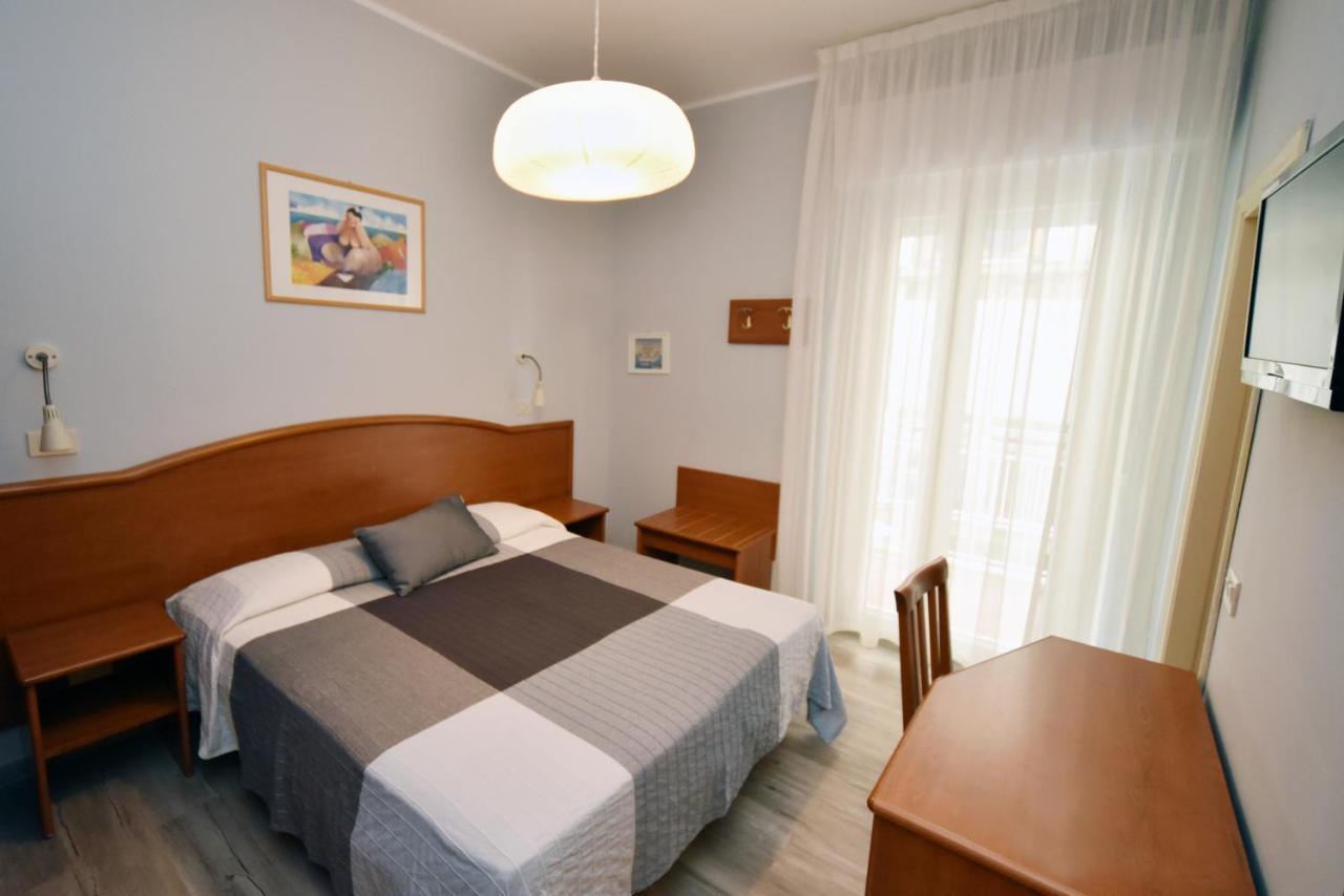 Hotel Mirabella Риччоне Екстер'єр фото
