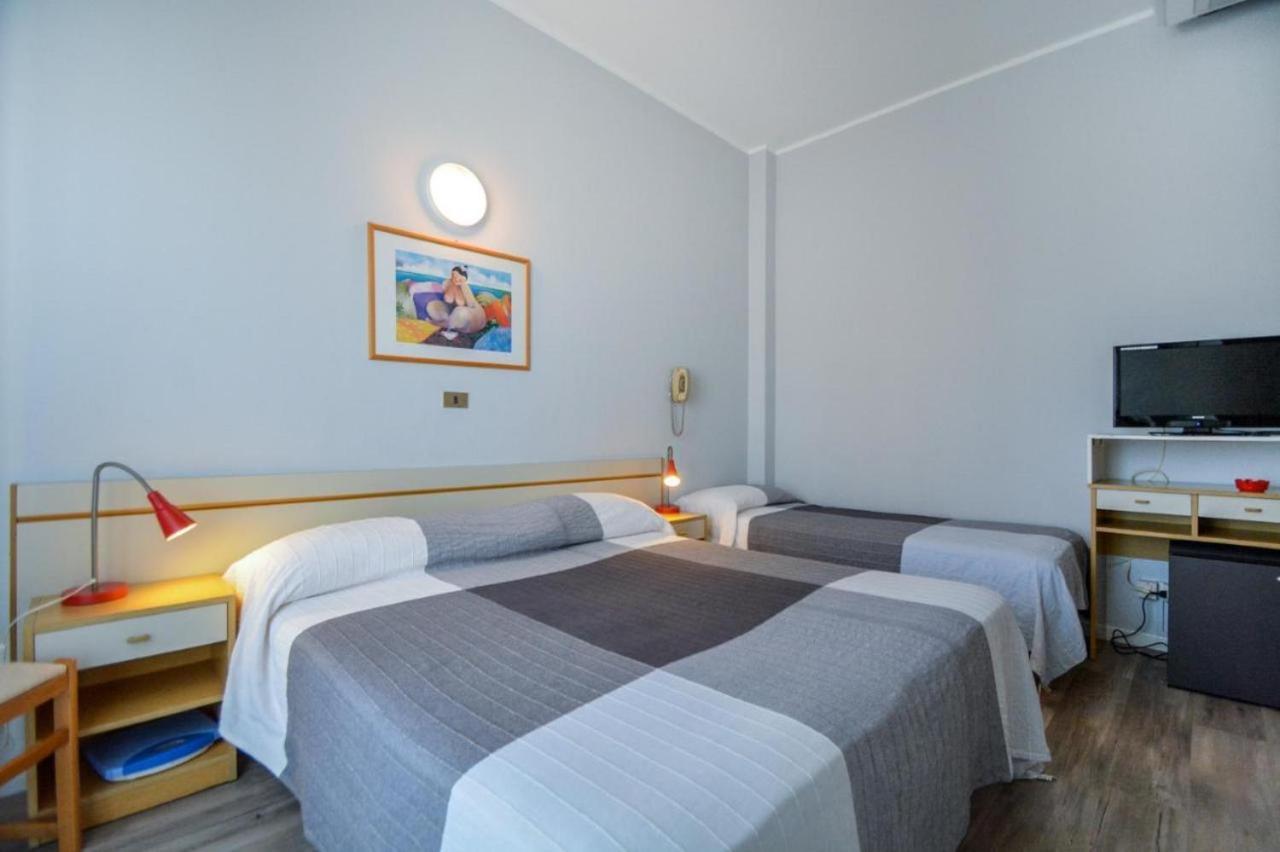 Hotel Mirabella Риччоне Екстер'єр фото