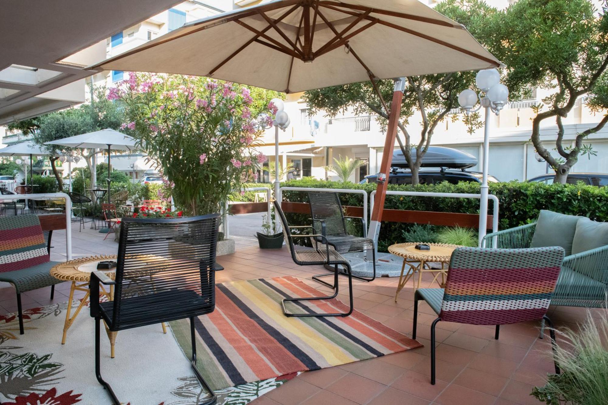 Hotel Mirabella Риччоне Екстер'єр фото