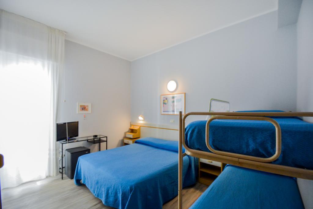 Hotel Mirabella Риччоне Екстер'єр фото