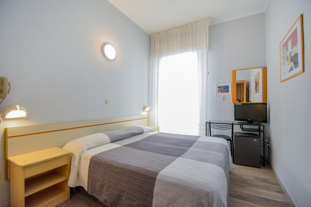 Hotel Mirabella Риччоне Екстер'єр фото