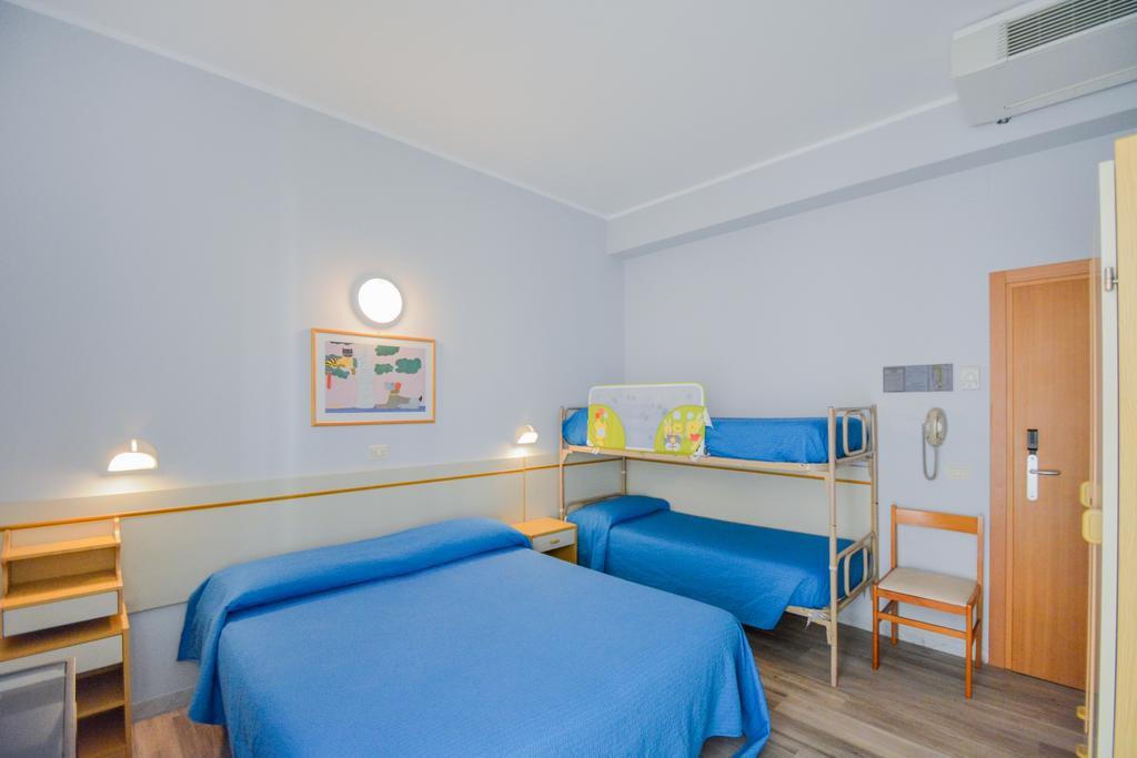 Hotel Mirabella Риччоне Екстер'єр фото