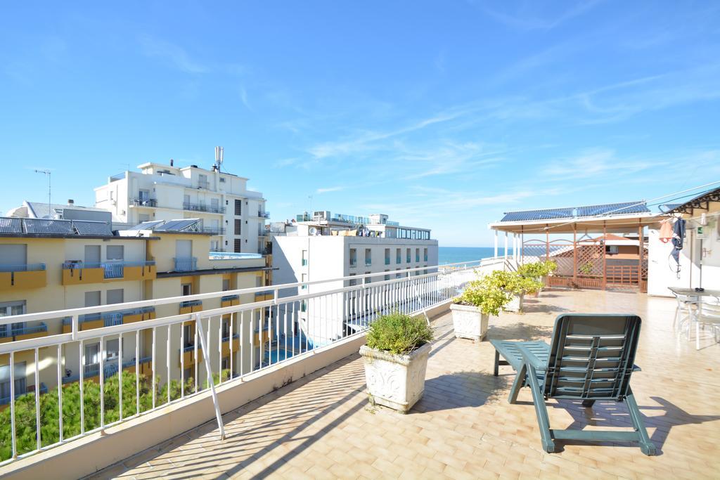 Hotel Mirabella Риччоне Екстер'єр фото
