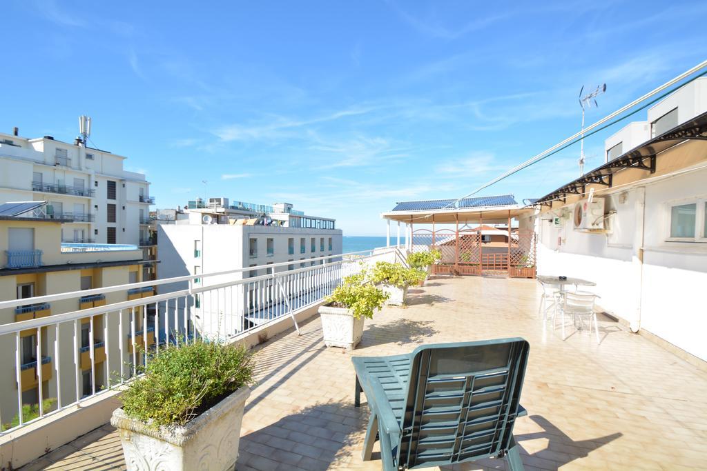 Hotel Mirabella Риччоне Екстер'єр фото
