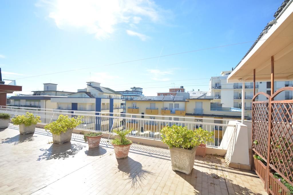 Hotel Mirabella Риччоне Екстер'єр фото