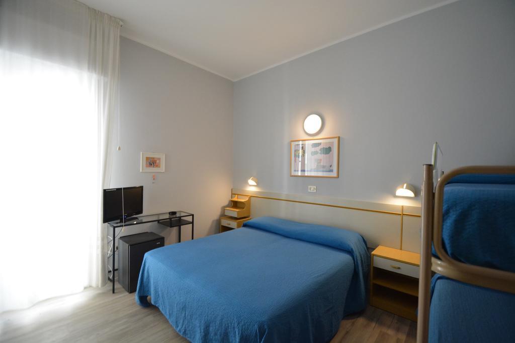 Hotel Mirabella Риччоне Екстер'єр фото