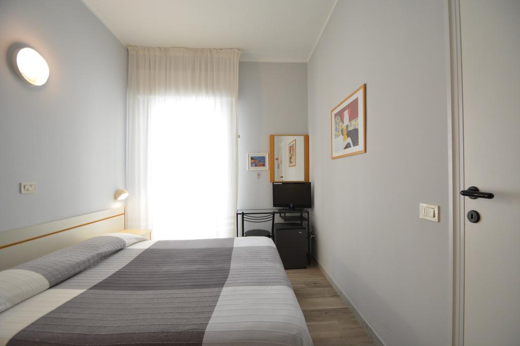 Hotel Mirabella Риччоне Екстер'єр фото