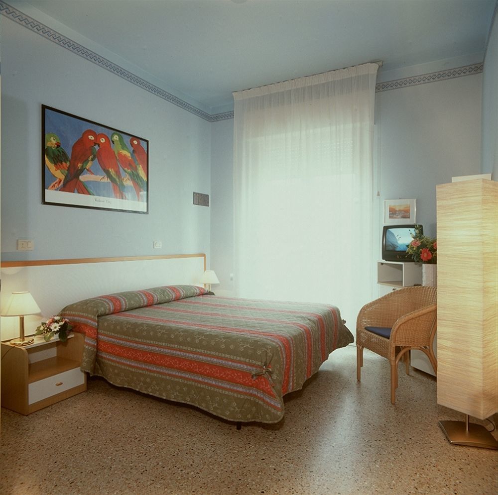 Hotel Mirabella Риччоне Екстер'єр фото